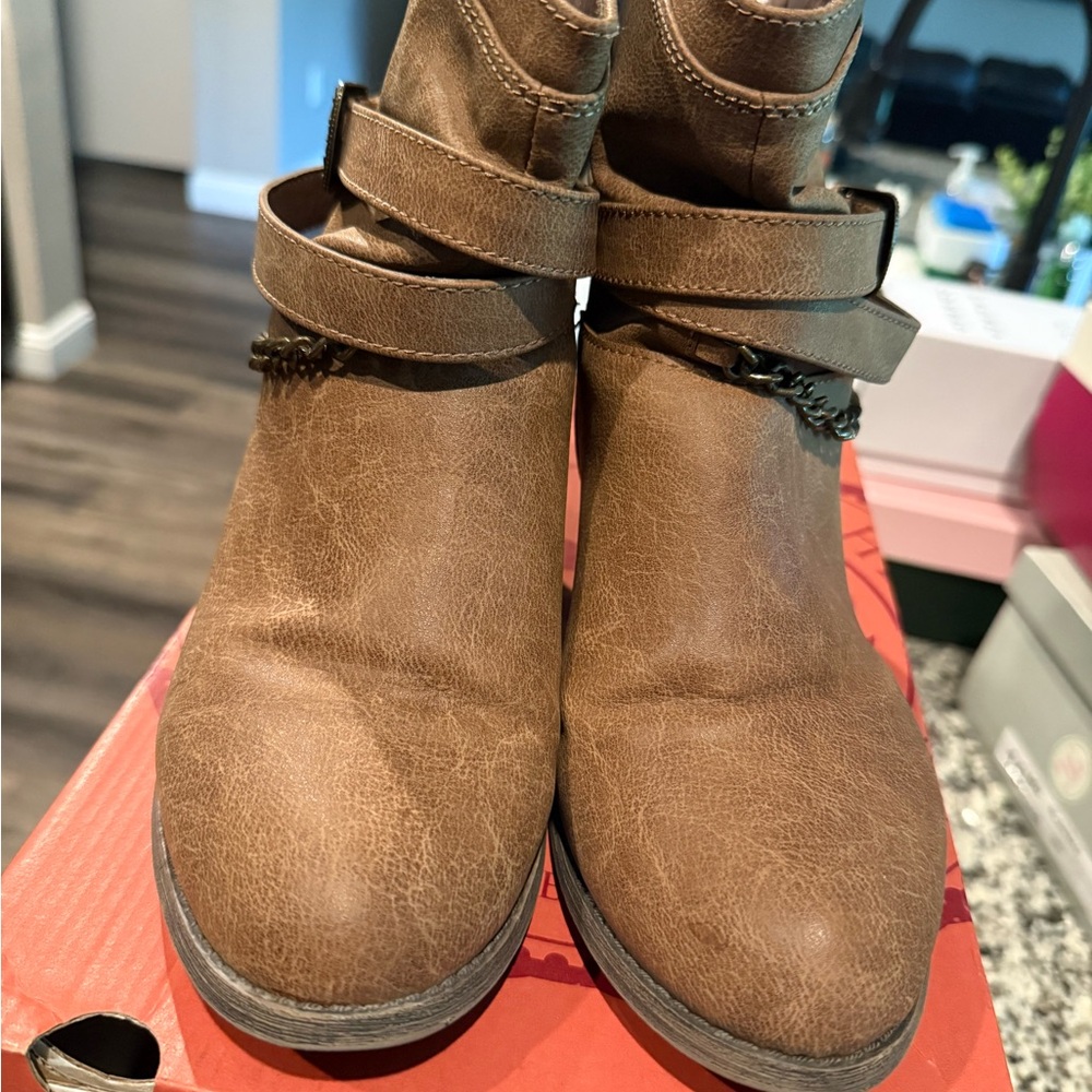 Authentic American Heritage Brown Ankle Booties